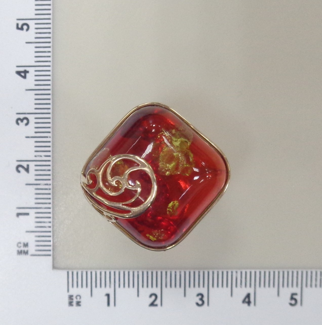 Серебряное кольцо с янтарем